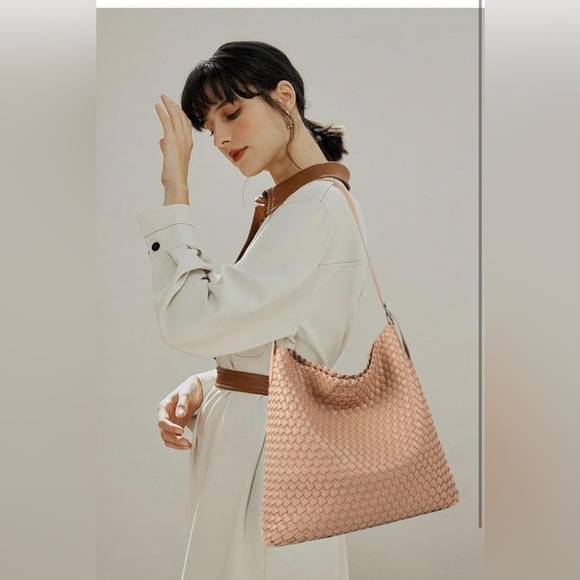 Elegant Tan Woven Women's Bag stylish slouch, Crossbody purse bag brand new Hobo - Picture 3 of 8